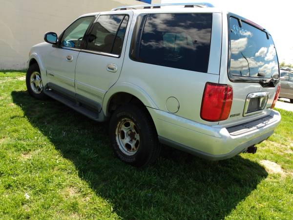 Lincoln Navigator with third row seating for sale in Indianapolis, IN – photo 2