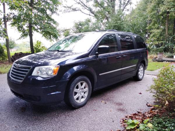 2010 Chrysler Town & Country | Fully Loaded for sale in bay city, MI – photo 11