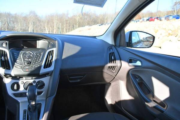 2013 *Ford* *Focus* *SE* - cars & trucks - by dealer - vehicle... for sale in Naugatuck, CT – photo 17