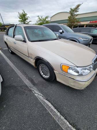 2001 Lincoln Town Car Cartier for sale in Lakewood, NJ – photo 3