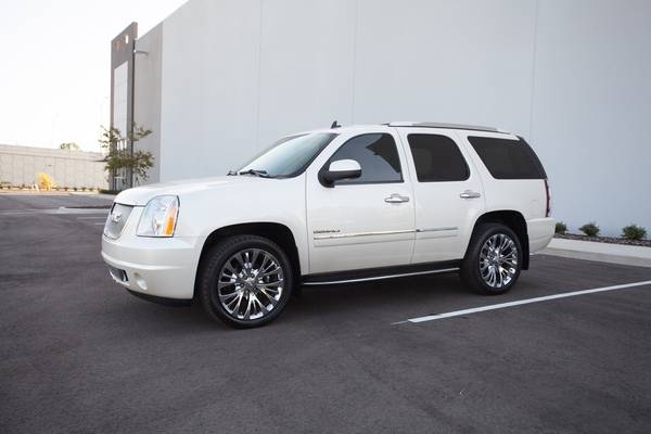 2011 GMC Yukon Denali SOUTHERN NO RUST LOW MILES CLEAN CARFAX AWD for sale in tampa bay, FL – photo 4