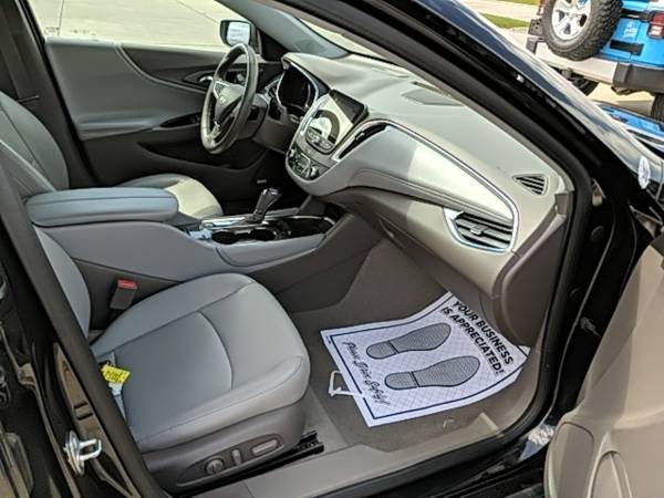 2017 Chevrolet Malibu FWD 4D Sedan/Sedan Hybrid for sale in Waterloo, IA – photo 9