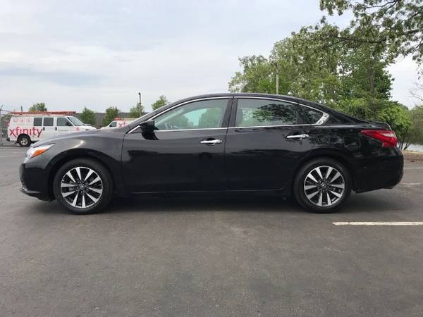 2017 NISSAN ALTIMA SV. CLEAN CARFAX, 22k miles for sale in Malden, MA – photo 4