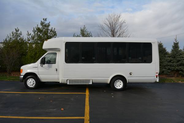 2007 Ford E-450 26 Passenger Shuttle Bus - cars & trucks - by dealer... for sale in Crystal Lake, IL – photo 4