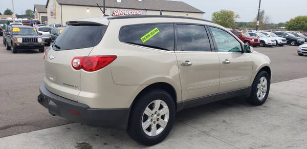 V6 POWER!! 2011 Chevrolet Traverse FWD 4dr LT w/1LT for sale in Chesaning, MI – photo 3