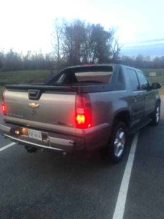 2007 Chevy Avalanche - no issues. Needs nothing! $6000 - cars &... for sale in Fredericksburg, VA – photo 3