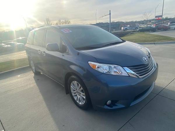 2013 Toyota Sienna 5dr 7-Pass Van V6 XLE AAS FWD (Natl) - cars &... for sale in Omaha, NE – photo 4