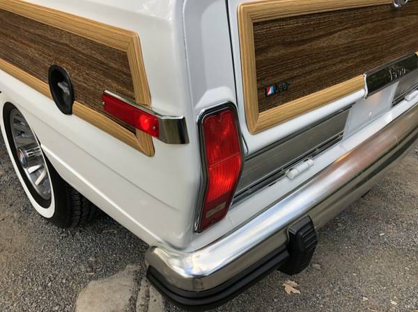 1988 *Jeep* *Grand Wagoneer* *Woody Wagon* White - cars & trucks -... for sale in Johnstown , PA – photo 6