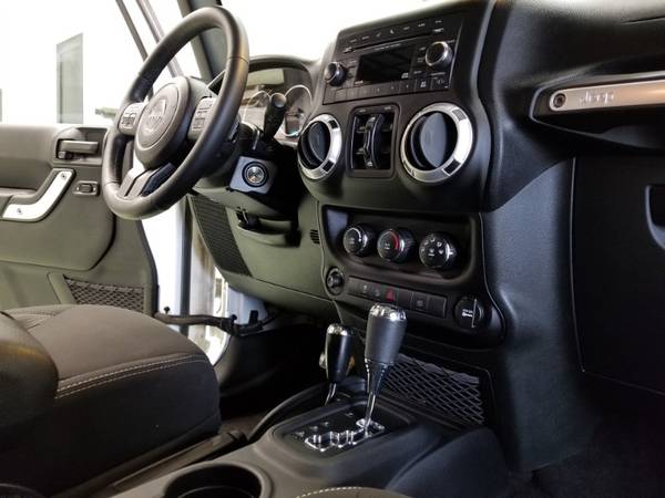 2014 Jeep Wrangler Unlimited Sahara 4WD for sale in Hudsonville, MI – photo 24