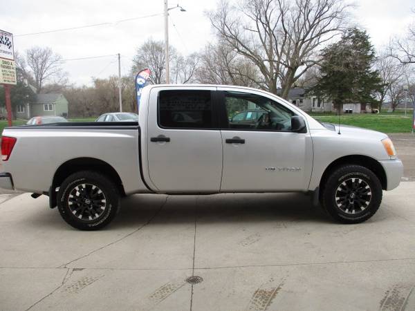 2008 Nissan Titan LE Crew Cab 4X4 1 Owner/Rust Free Southern Truck for sale in CENTER POINT, IA – photo 2