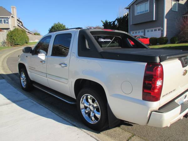 2008 Chevy Avalanche LTZ, Pearl White, Sunroof, Nice Condition! -... for sale in Tacoma, WA – photo 2
