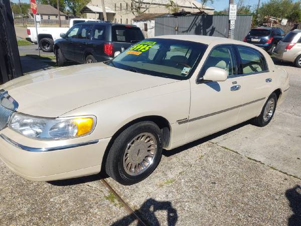 2000 Lincoln Town Car 4dr Sdn Cartier - - by dealer for sale in New Orleans, LA – photo 2