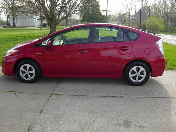 2013 TOYOTA PRIUS HATCHBACK LOW MILES - - by dealer for sale in Middletown, OH – photo 2