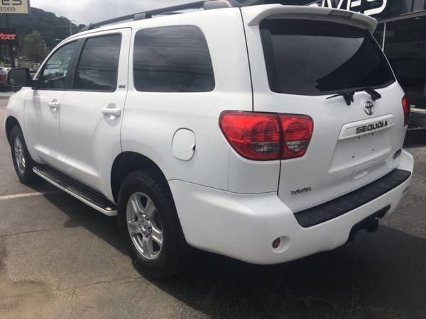2008 Toyota Sequoia 4WD 4dr LV8 6-Spd AT SR5 Text Offers/Trades -... for sale in Knoxville, TN – photo 2