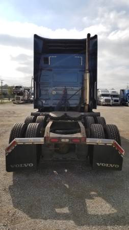 Semi Truck Volvo 630 D12 465HP 2006 for sale in Willowbrook, IL – photo 2