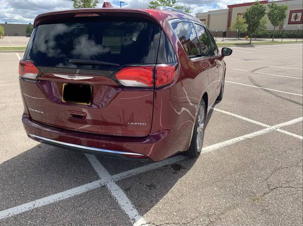 2019 Pacifica LIMITED Fully Loaded TVS, Blu-Ray, Exotic Interior for sale in Royal Oak, MI – photo 19