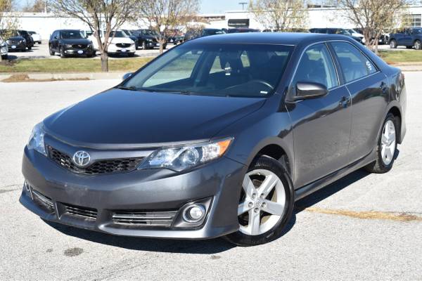 2014 Toyota Camry SE ***79K MILES ONLY*** - cars & trucks - by... for sale in Omaha, IA – photo 3