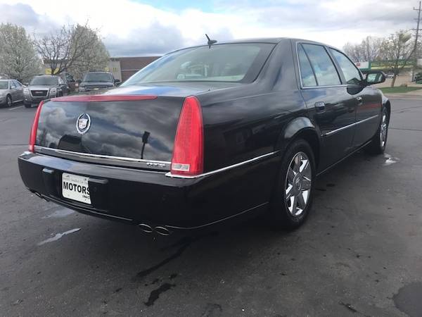 2006 Cadillac DTS Luxury II - PERFECT CARFAX! NO RUST! NO ACCIDENTS! for sale in Mason, MI – photo 3