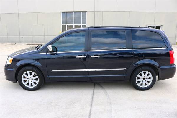✨2011 Chrysler Town & Country Touring L✨ - cars & trucks - by dealer... for sale in TAMPA, FL – photo 4