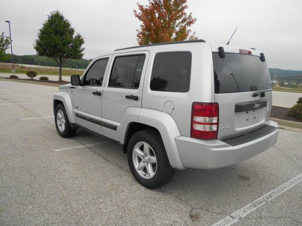 2009 JEEP LIBERTY SPORT 4X4 - cars & trucks - by dealer - vehicle... for sale in Lake Ozark, MO – photo 8