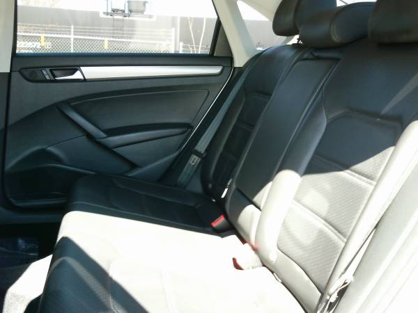 2014 Volkswagen Passat SE TDI-30k Miles! Heated Leather! Sunroof! -... for sale in Silvis, IA – photo 14