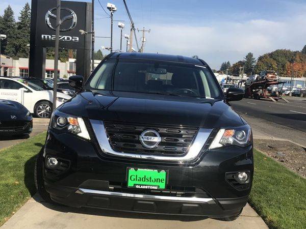 2017 Nissan Pathfinder SV ( Easy Financing Available ) for sale in Gladstone, OR – photo 2