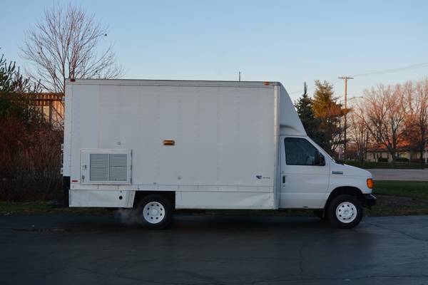 2006 Ford E-450 15ft Office Box Truck - cars & trucks - by dealer -... for sale in Crystal Lake, IL – photo 4