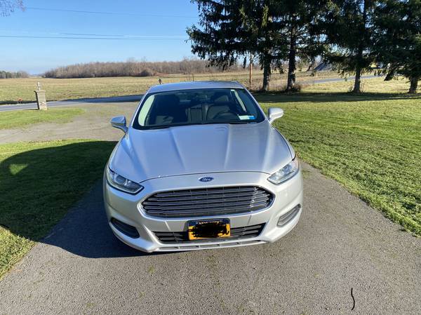 2015 Ford Fusion SE - cars & trucks - by owner - vehicle automotive... for sale in Auburn, NY – photo 2