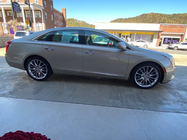 2013 CADILLAC XTS PLATINUM AWD LOADED VERY LOW MILES LIKE NEW - cars... for sale in Erwin, TN – photo 6
