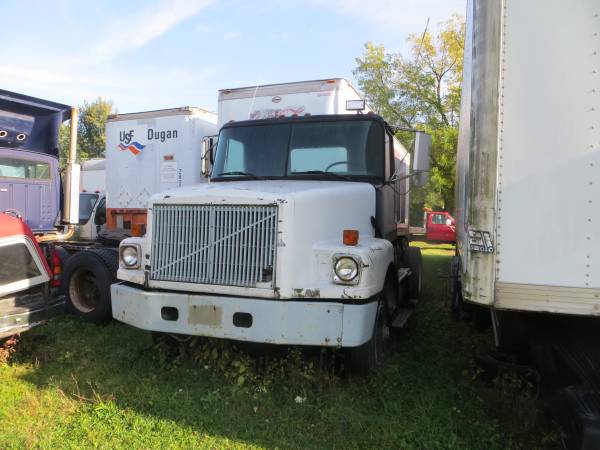 1993 WHITE GM TRACTOR for sale in utica, NY