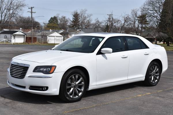 2014 CHRYSLER 300S MINT CONDITION ALL WHEEL DRIVE - cars & for sale in Dearborn, MI – photo 3