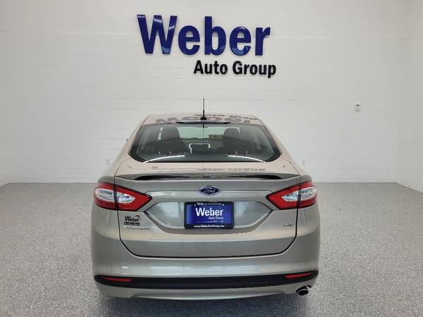 2015 Ford Fusion SE - 20k miles - Well Maintained! Back up Camera! for sale in Silvis, IA – photo 3