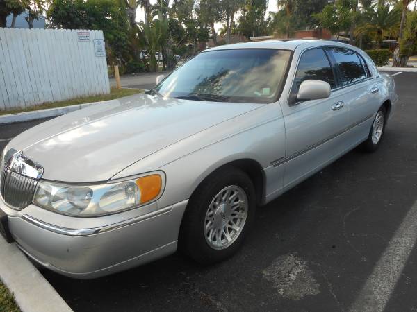 Lincoln Town Car 1-owner garaged 68k miles like new needs nothing for sale in Hallandale, FL – photo 4