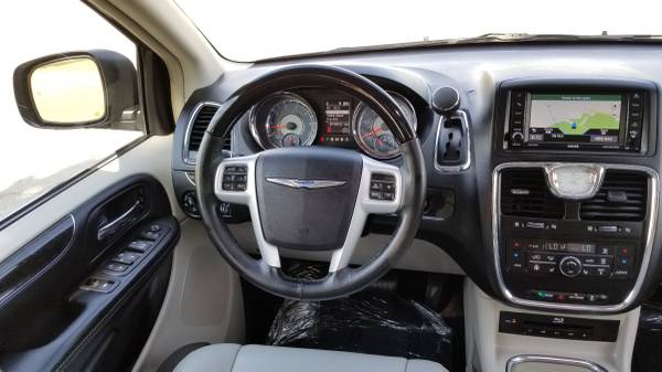 2015 Chrysler Town and Country Limited Platinum for sale in San Antonio, TX – photo 10