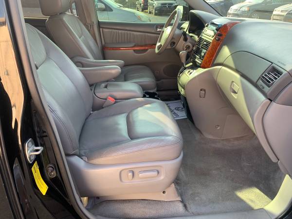 2010 Toyota Sienna XLE Entertainment 1-Owner Captain Chairs All Power for sale in Jeffersonville, KY – photo 24
