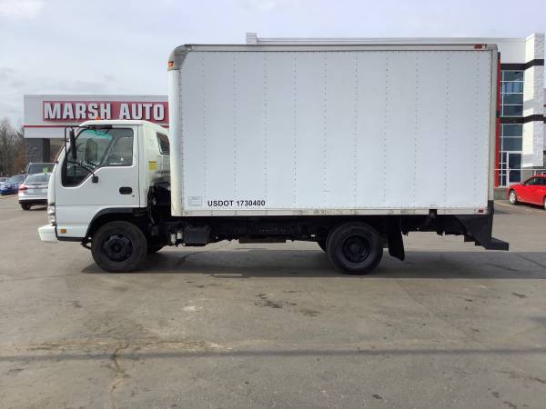 Clean Carfax! 2006 Isuzu NPR! Tilt Cab Box Truck! Diesel! Powerful! for sale in Ortonville, OH – photo 2