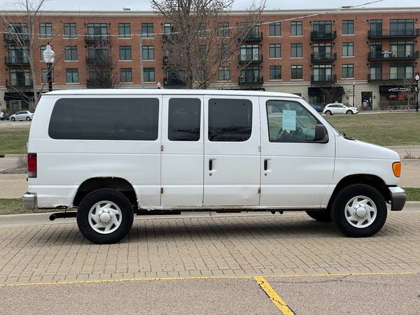 2006 Ford Econoline E-350 XLT Super Duty - - by dealer for sale in Aurora, IL – photo 3