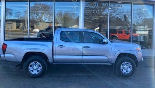 2018 Toyota Tacoma V-6 4 4 - - by dealer - vehicle for sale in Loves Park, IL – photo 3