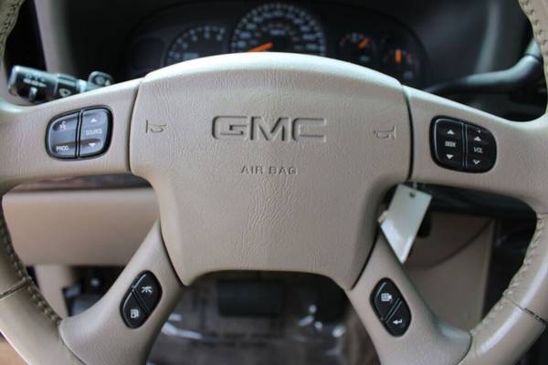 2003 GMC Yukon Denali AWD, LOCAL VEHICLE, MOONROOF, LEAHTER LOADED for sale in Everett, WA – photo 2