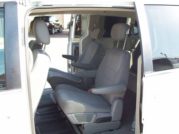 2008 Chrysler Town & Country Touring - 157k mi - Non Smoker Driven for sale in Southaven, TN – photo 16