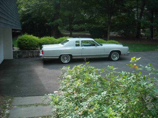 1977 Lincoln Continental Town Cp - cars & trucks - by owner -... for sale in Maryknoll, NY – photo 11