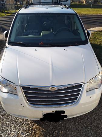 2010 Chrysler Town & Country - cars & trucks - by owner - vehicle... for sale in Aurora, IL – photo 3