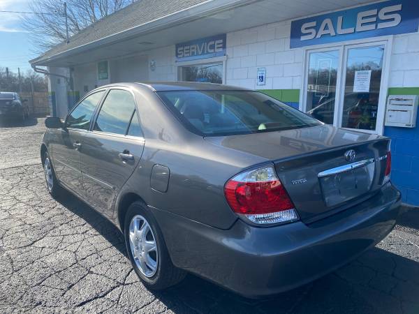 2005 Toyota Camry XLE sedan 4 cyl very nice - cars & trucks - by... for sale in Creve Coeur, IL – photo 6