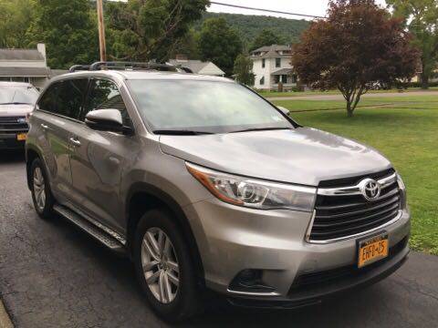 2015 Toyota Highlander WOW only 13,000 miles! LIKE NEW for sale in Dearing, NY – photo 2