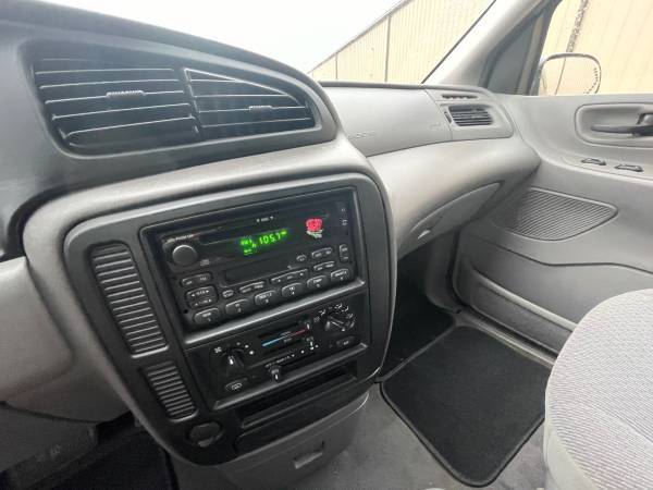 2003 Ford Windstar SE w/DVD 3.8L V6 - Only 68,000 Miles - No Rust -... for sale in Lakemore, OH – photo 17