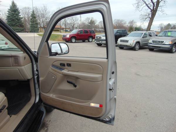 2004 CHEVY TAHOE LT 3RDROW 4DR 4X4 DVD V8 MOONROOF XCLEAN RUNS NEW... for sale in Union Grove, WI – photo 16