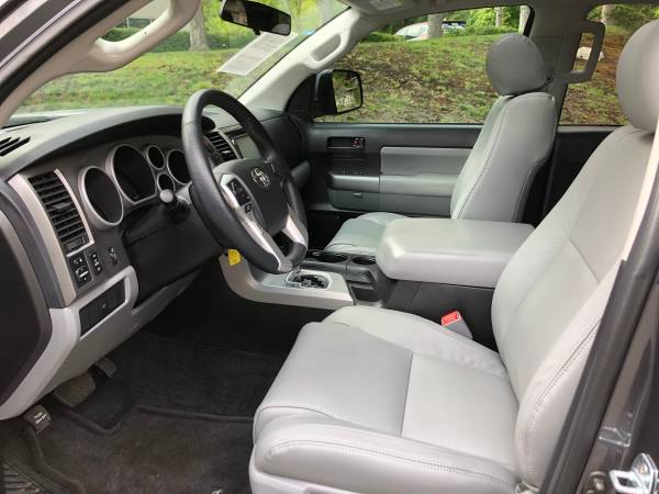 2016 Toyota Sequoia SR5 4WD - Navigation, Leather, Third Row for sale in Kirkland, WA – photo 9