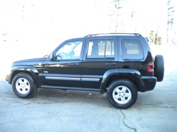 Jeep Liberty 4X4 65th anniversary edition Sunroof 1 Year for sale in Hampstead, NH – photo 8