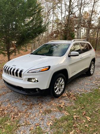 2018 Jeep Cherokee Latitude - cars & trucks - by owner - vehicle... for sale in Decatur, AL