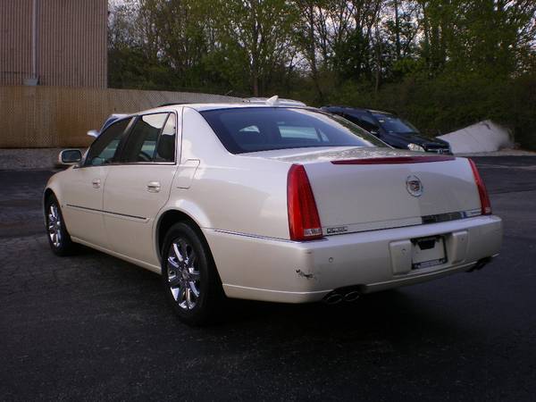 2009 CADILLAC DTS W/1SC, CLEAN CARFAX - - by dealer for sale in Carmel, IN – photo 8